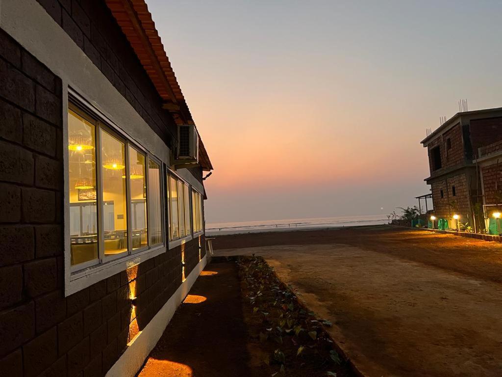 Harnai Coastal Bay Beach Resort מראה חיצוני תמונה